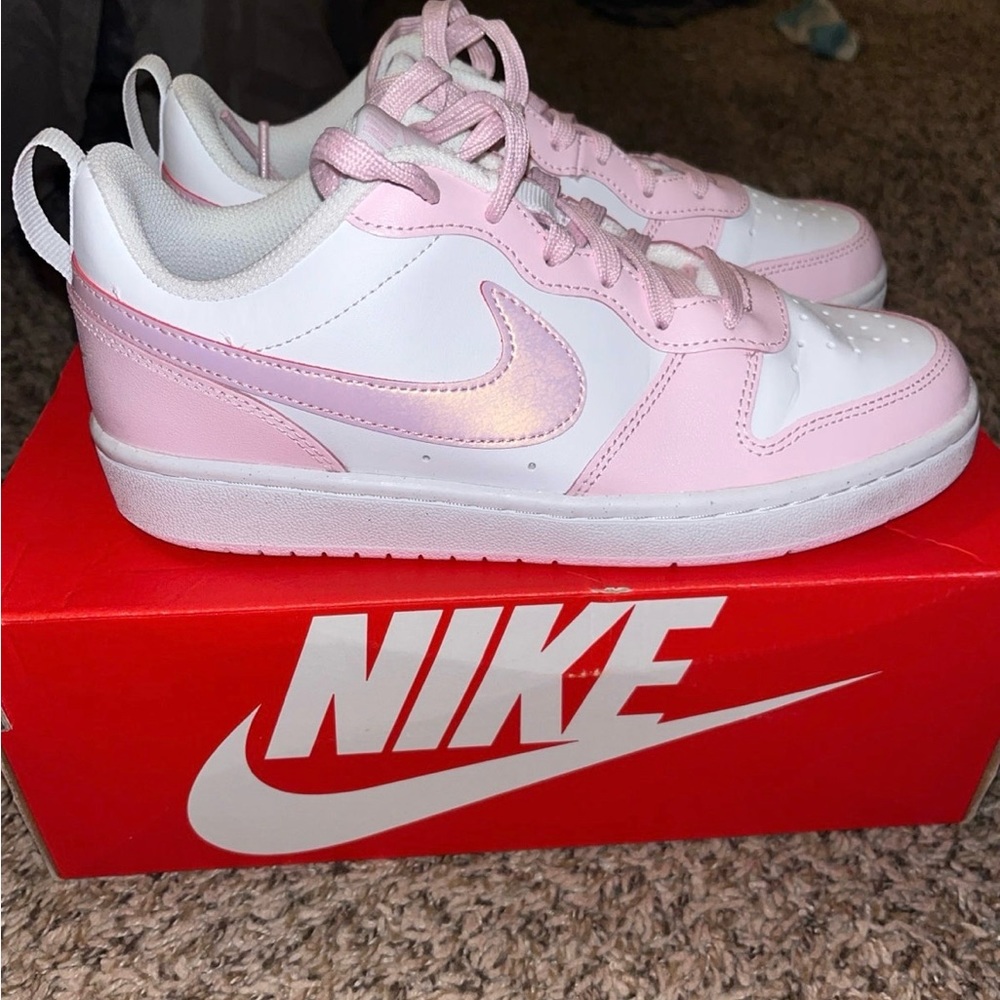 Nike sneakers shimmery pink
